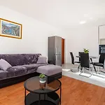 Sandra Apartament *
