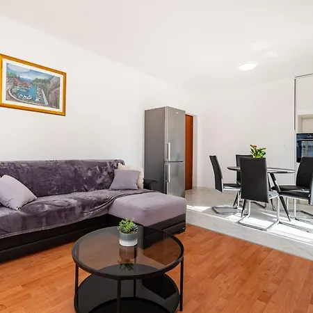 Sandra Διαμέρισμα *